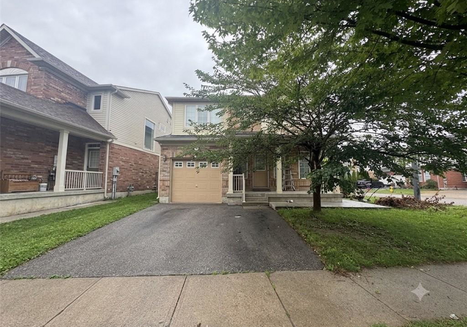 4-redstart-drive-cambridge-ontario-40854348