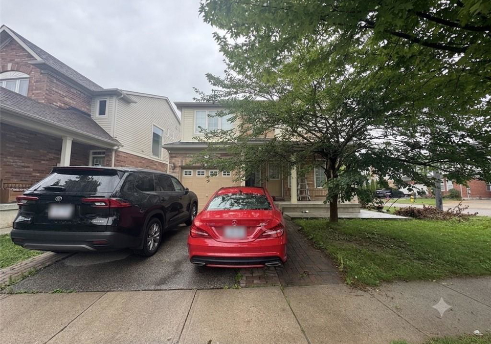 4-redstart-drive-cambridge-ontario-40854348