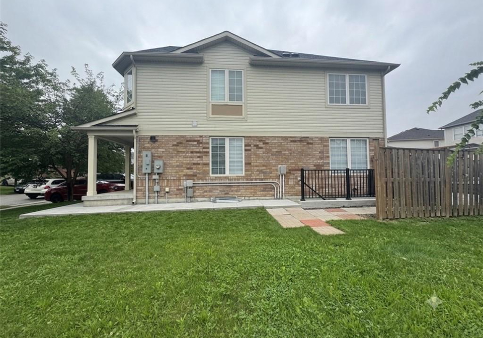 4-redstart-drive-cambridge-ontario-40854348