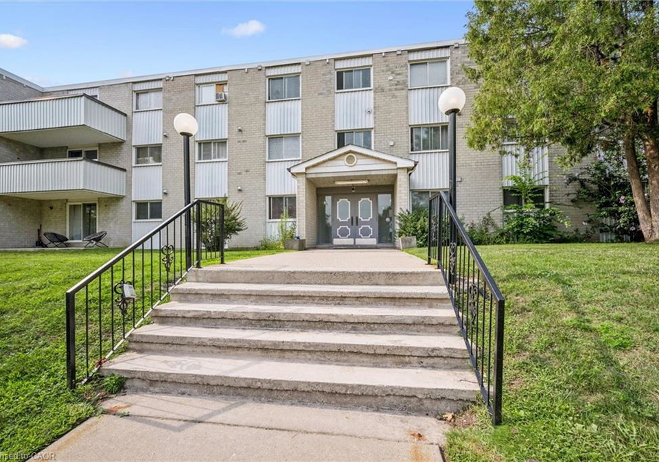 6-walton-avenue-kitchener-ontario-40854411