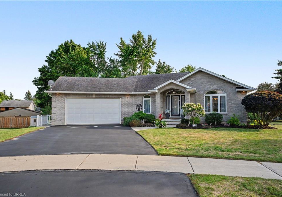 8-upton-court-ayr-ontario-40854513