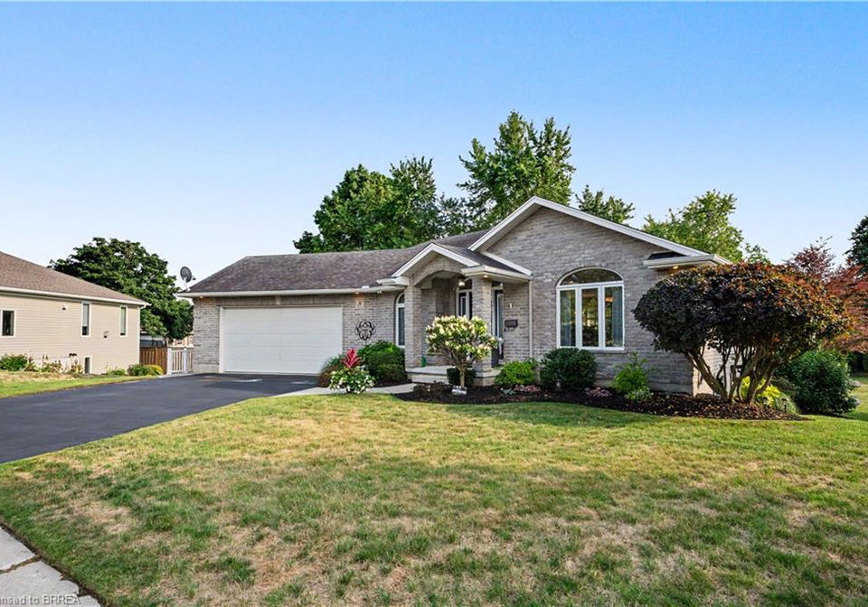 8-upton-court-ayr-ontario-40854513