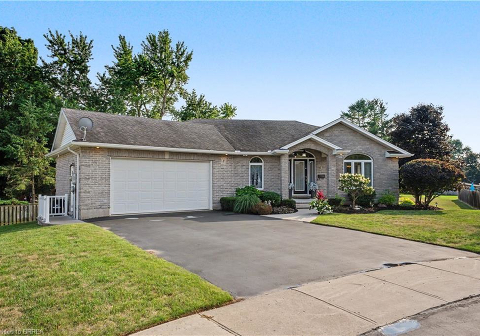 8-upton-court-ayr-ontario-40854513