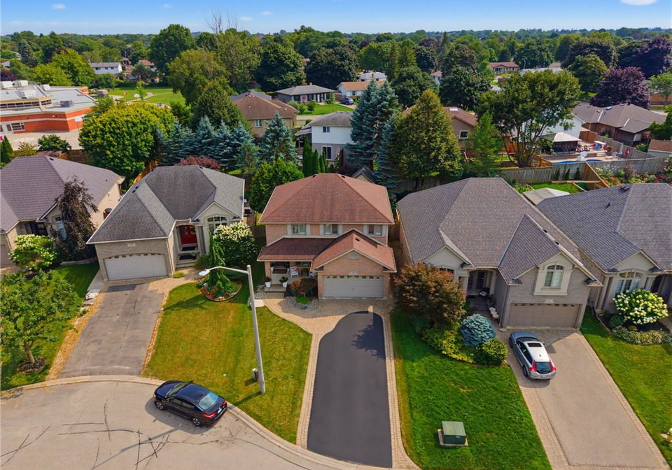 10-lismers-place-brantford-ontario-40854609