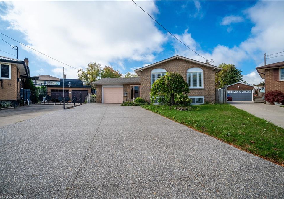 18-villa-court-hamilton-ontario-40854614