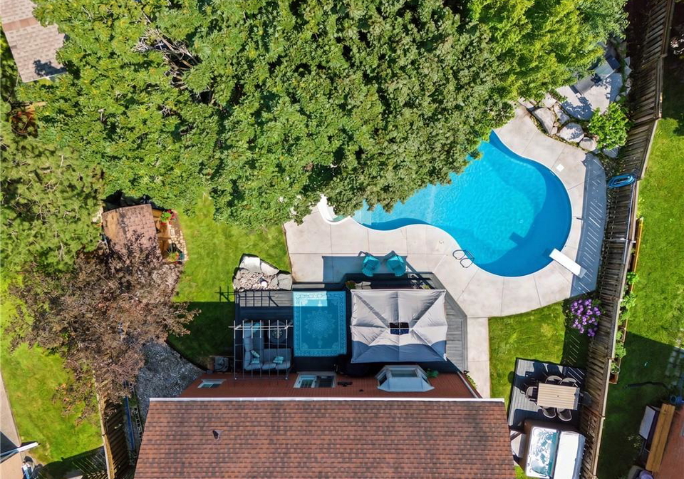 18-gowinlock-court-cambridge-ontario-40854767