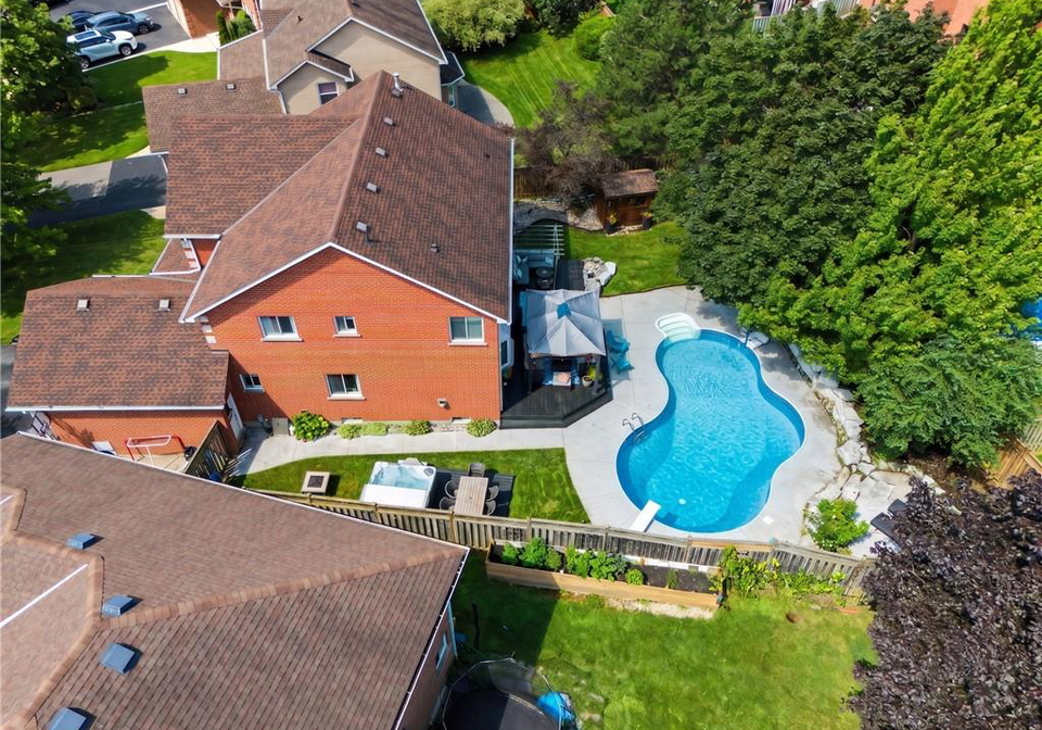 18-gowinlock-court-cambridge-ontario-40854767