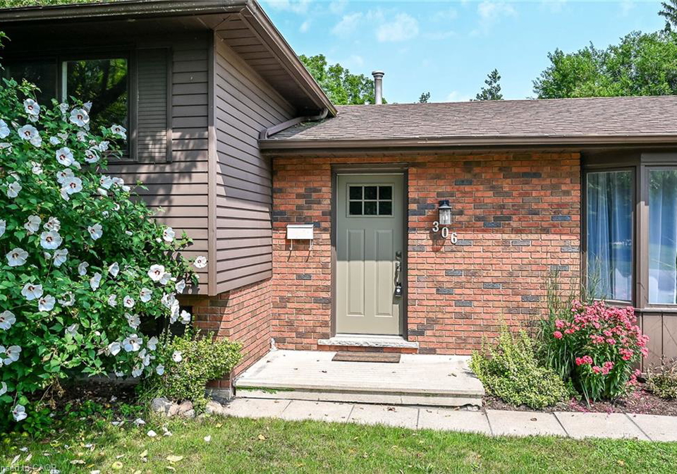 306-lanark-street-caledonia-ontario-40854775
