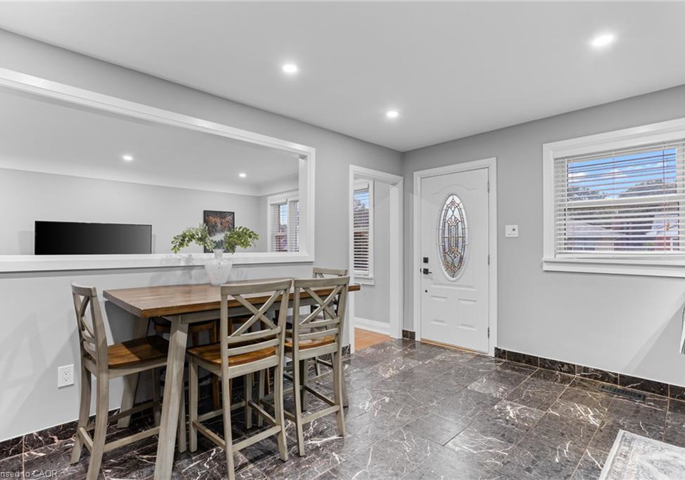 62-randall-avenue-stoney-creek-ontario-40854784