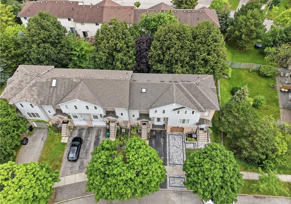 692-grange-crescent-waterloo-ontario-40854819