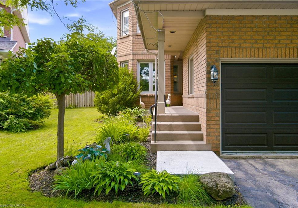 213-fellowes-crescent-waterdown-ontario-40854835