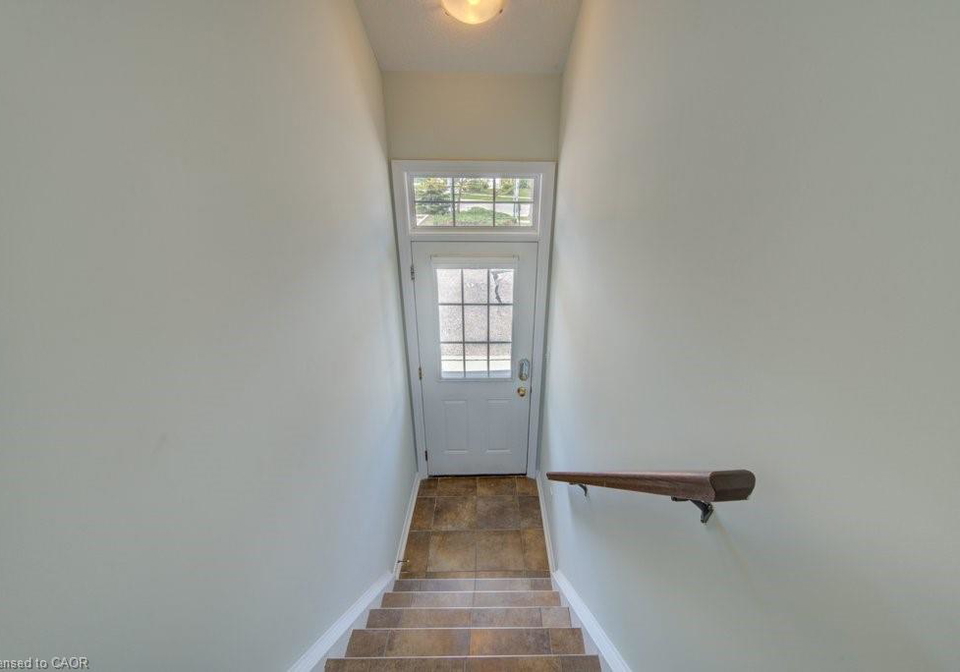 240-westmeadow-drive-kitchener-ontario-40854875