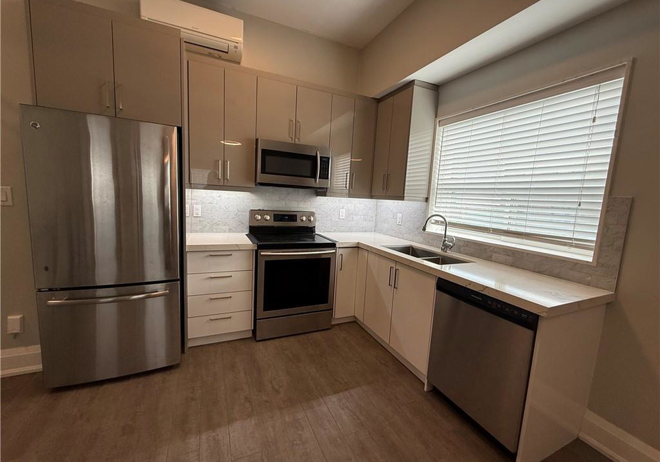 2548-eglinton-avenue-w-toronto-ontario-40854953