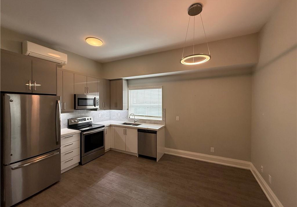 2548-eglinton-avenue-w-toronto-ontario-40854953