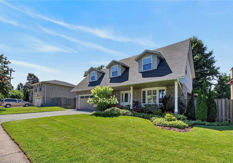 3-bal-harbour-drive-grimsby-ontario-40855006