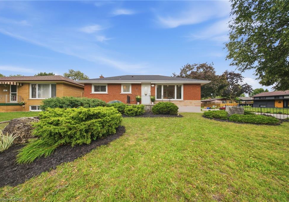 2-frontenac-avenue-brantford-ontario-40855092