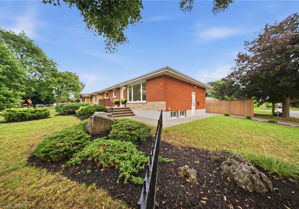 2-frontenac-avenue-brantford-ontario-40855092
