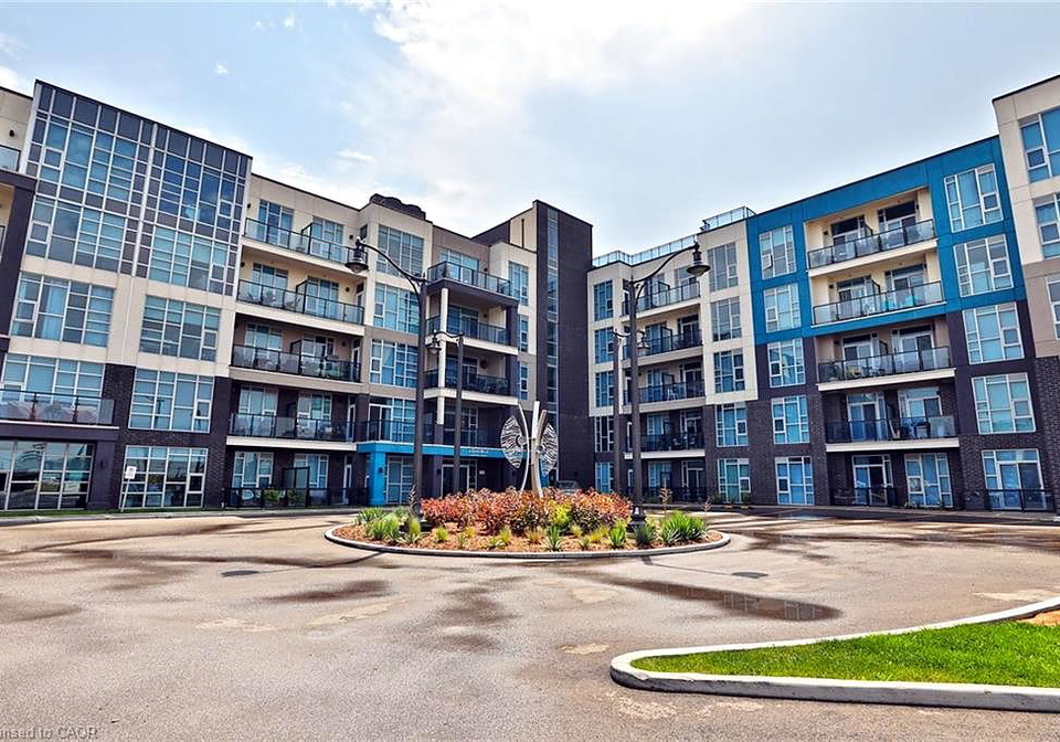 10-concord-place-grimsby-ontario-40855098