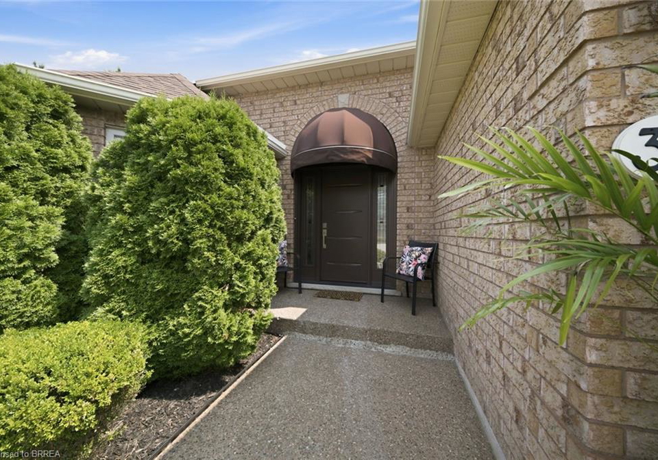 37-mc-intosh-court-brantford-ontario-40855269