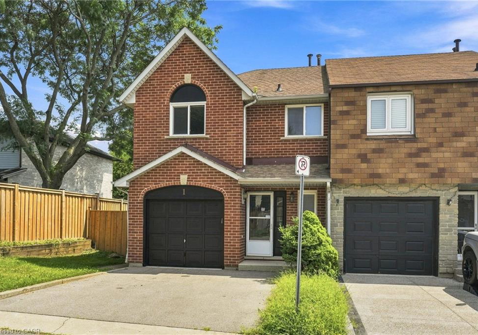 1-perthshire-court-hamilton-ontario-40855313