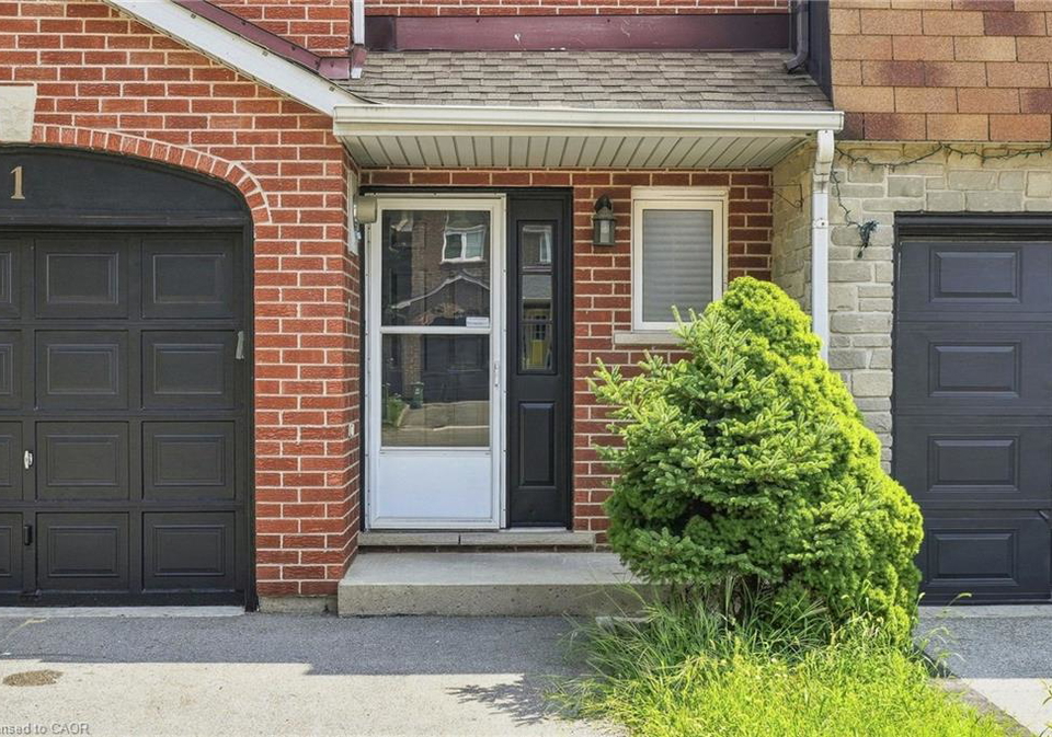 1-perthshire-court-hamilton-ontario-40855313