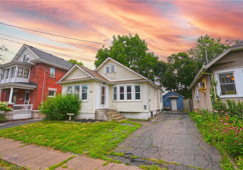 26-avenue-place-adelaide-metcalfe-ontario-40855351