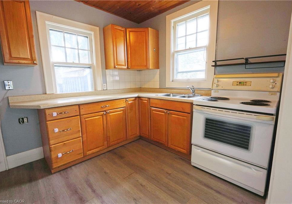26-avenue-place-adelaide-metcalfe-ontario-40855351