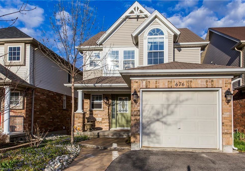 676-bonavista-drive-waterloo-ontario-40855358