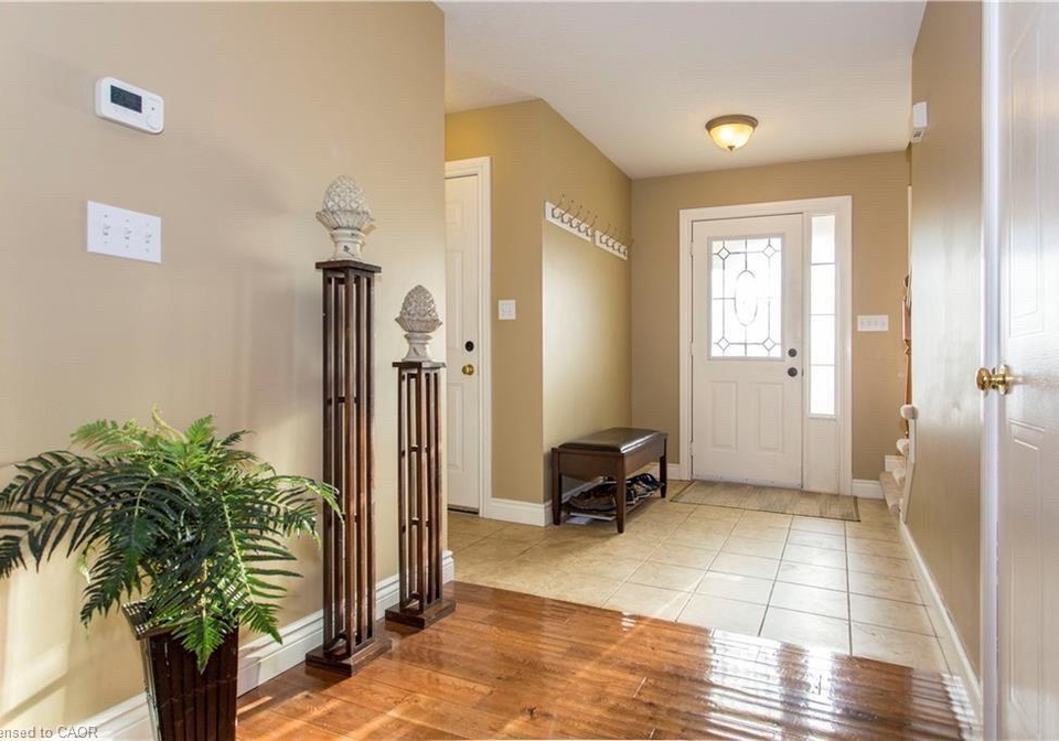676-bonavista-drive-waterloo-ontario-40855358