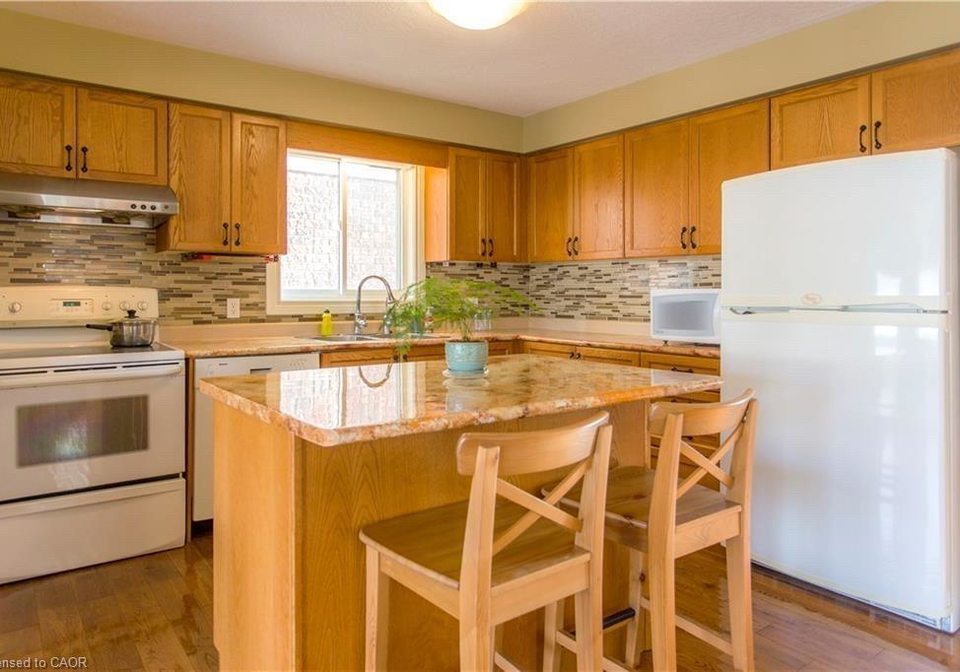 676-bonavista-drive-waterloo-ontario-40855358