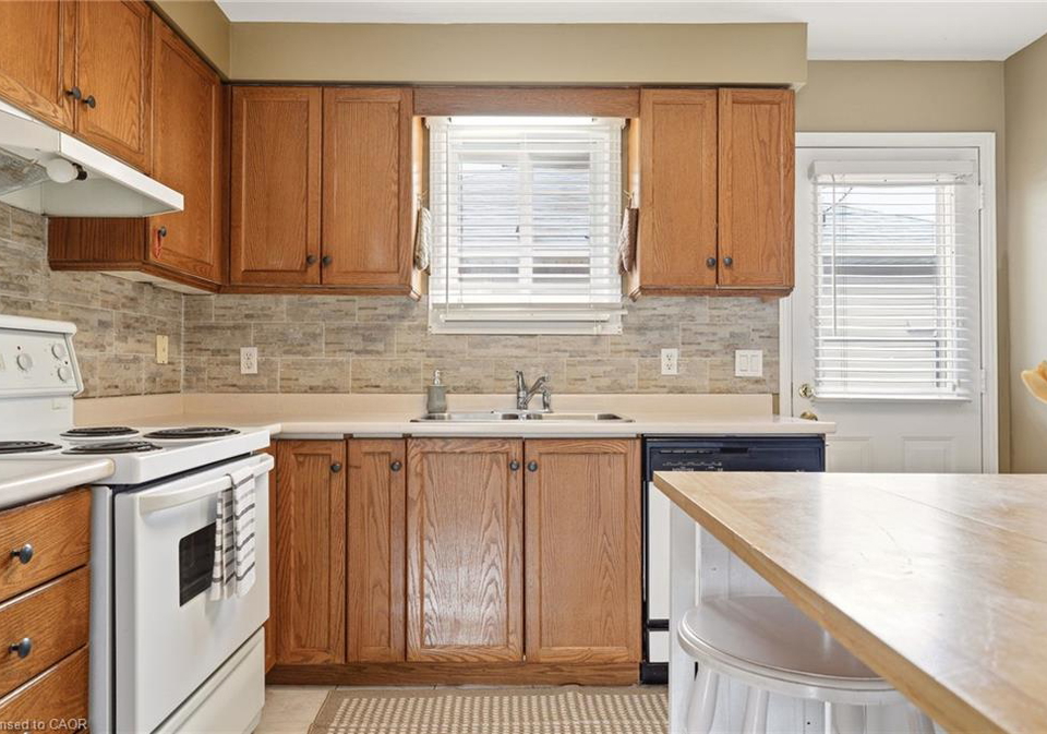 37-thistlemoor-drive-caledonia-ontario-40855423