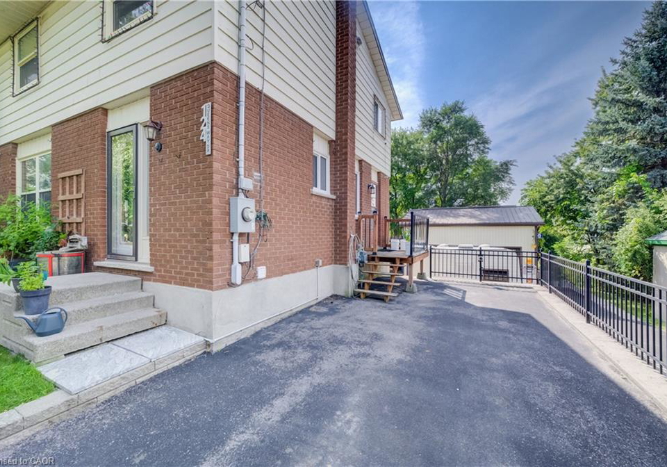 124-queensway-drive-st-jacobs-ontario-40855436