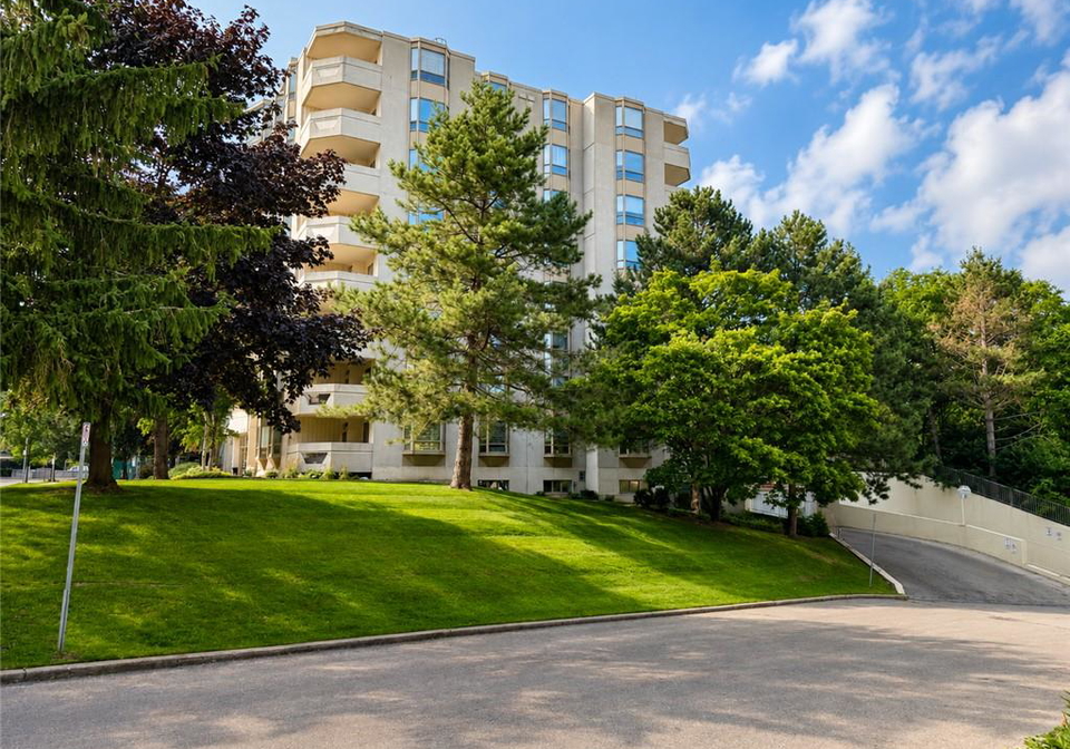8-village-green-boulevard-stoney-creek-ontario-40855458
