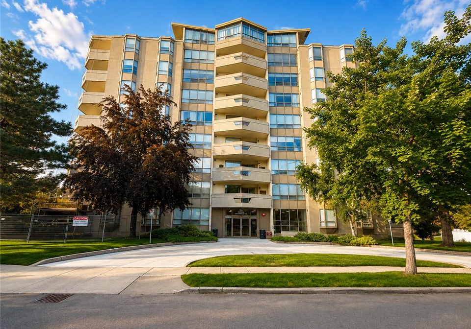 8-village-green-boulevard-stoney-creek-ontario-40855458
