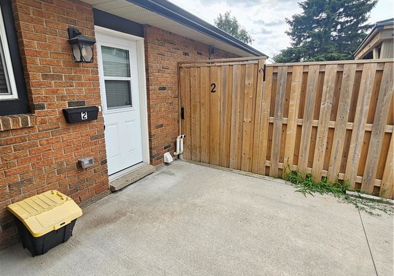 52-selkirk-court-kitchener-ontario-40855509