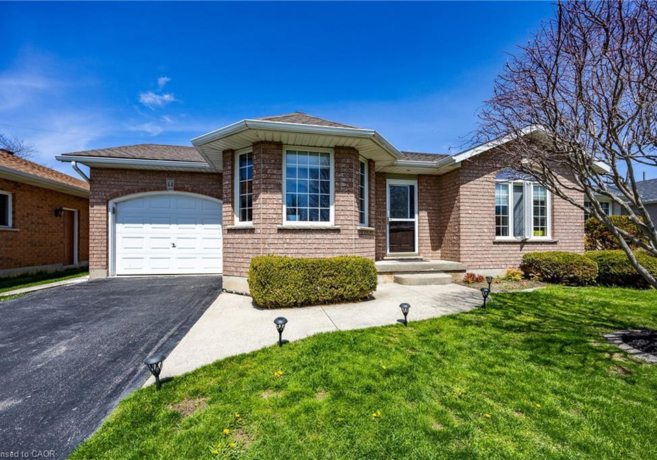 44-geoffery-road-port-dover-ontario-40855534