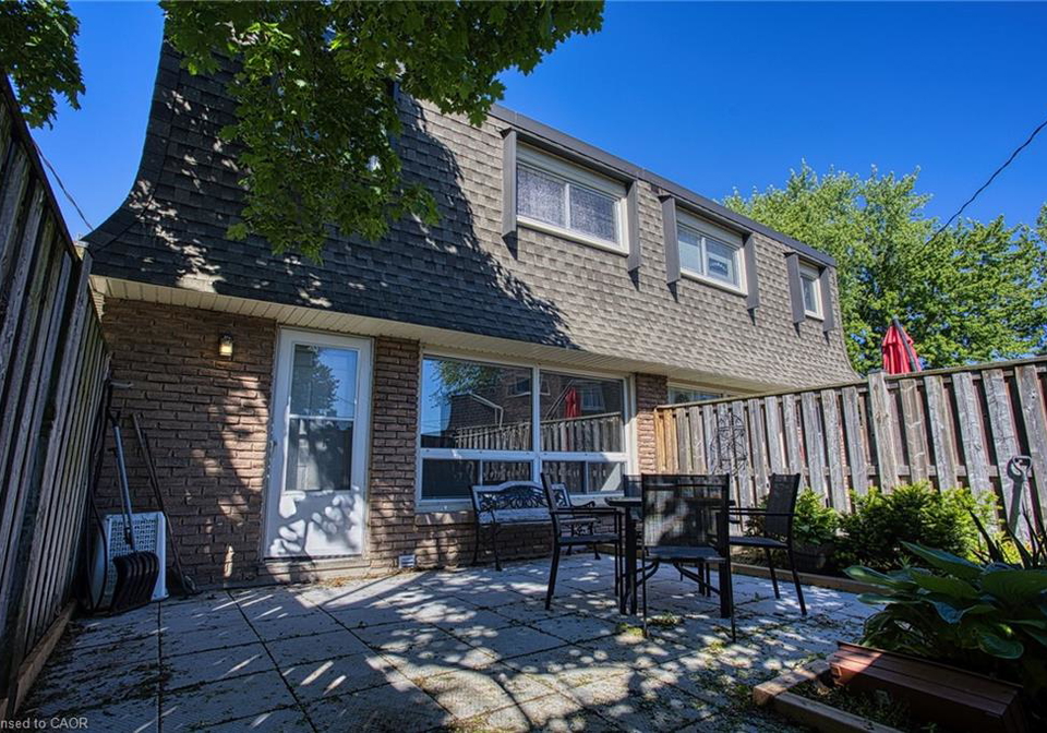7-viking-court-grimsby-ontario-40855696