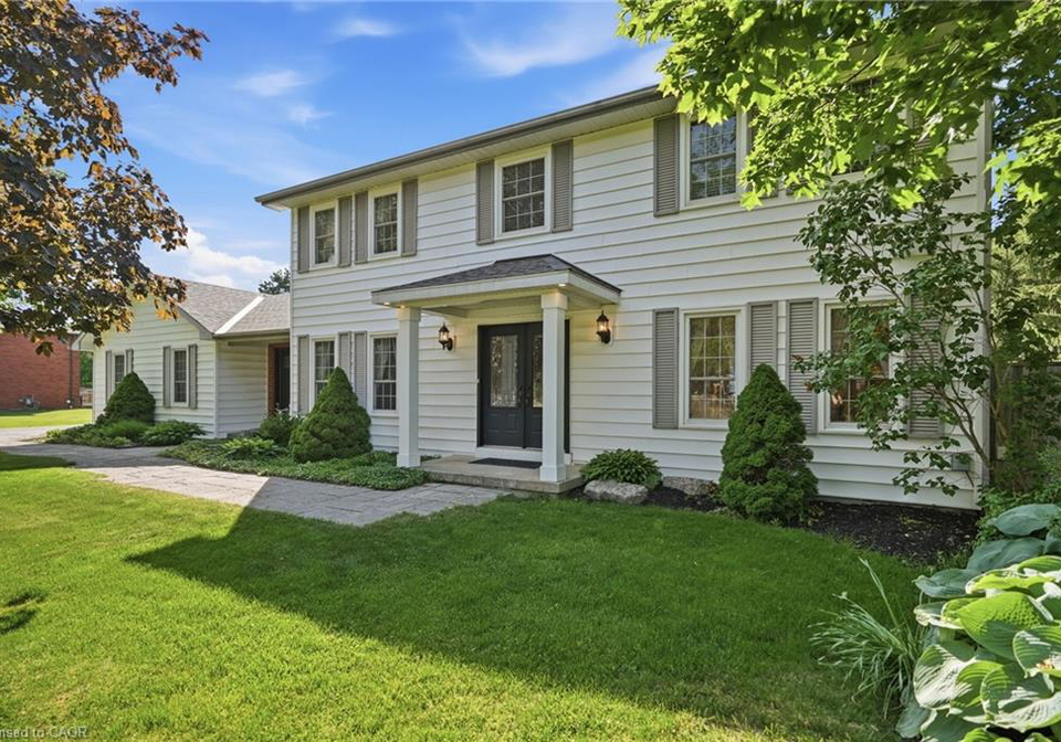 1-meander-close-carlisle-ontario-40855763