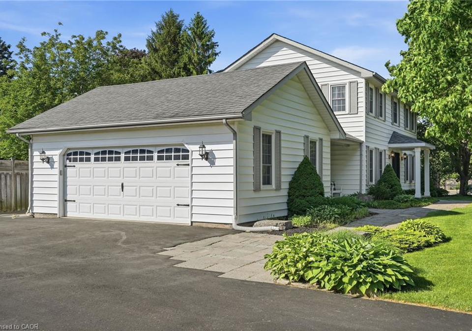 1-meander-close-carlisle-ontario-40855763