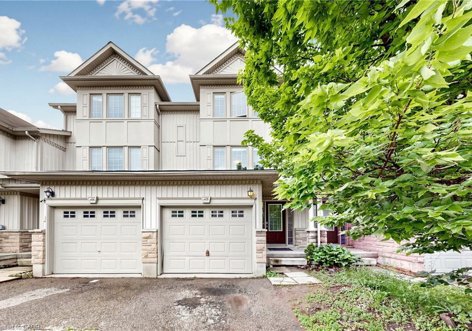 110-activa-avenue-kitchener-ontario-40855894