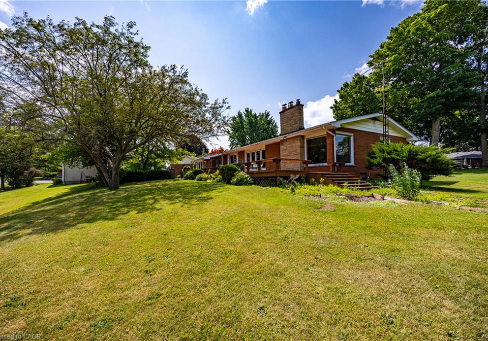 17-donjon-boulevard-port-dover-ontario-40855899