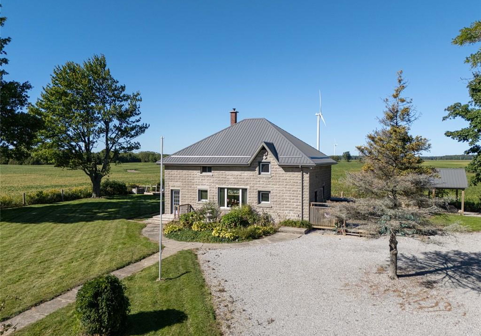 1635-lakeshore-road-clear-creek-ontario-40855927