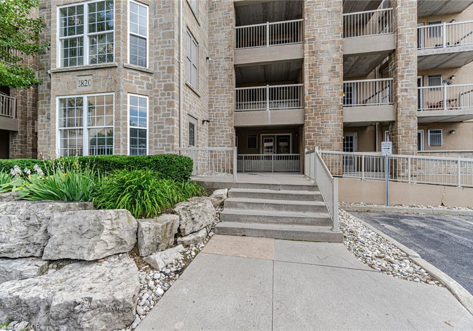 1820-walkers-line-burlington-ontario-40855940