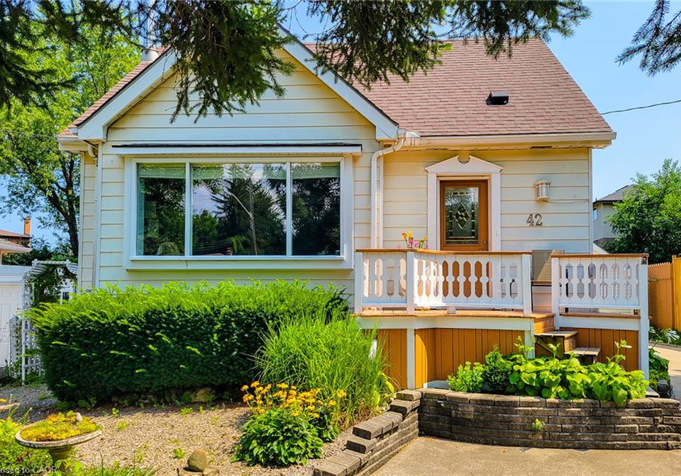 42-lake-avenue-n-hamilton-ontario-40856112