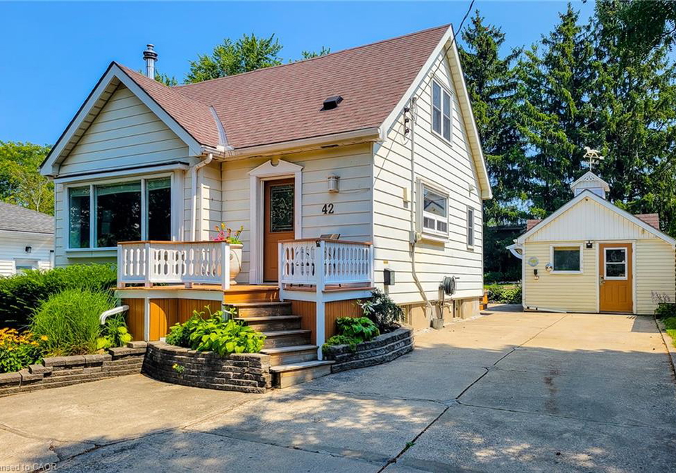 42-lake-avenue-n-hamilton-ontario-40856112