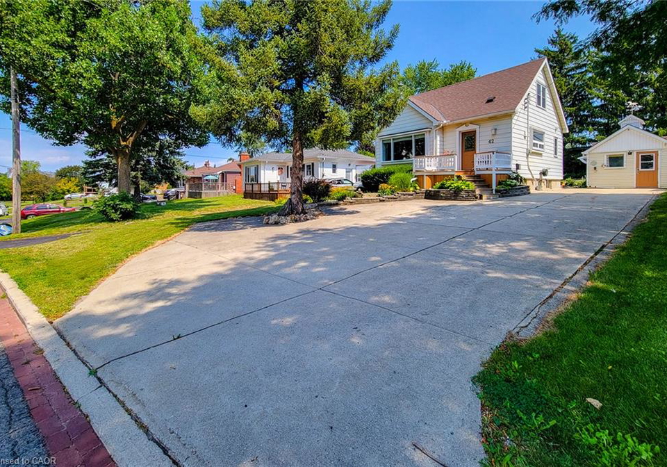 42-lake-avenue-n-hamilton-ontario-40856112