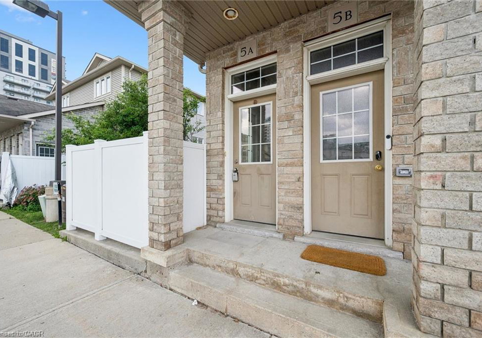 240-westmeadow-drive-kitchener-ontario-40856191