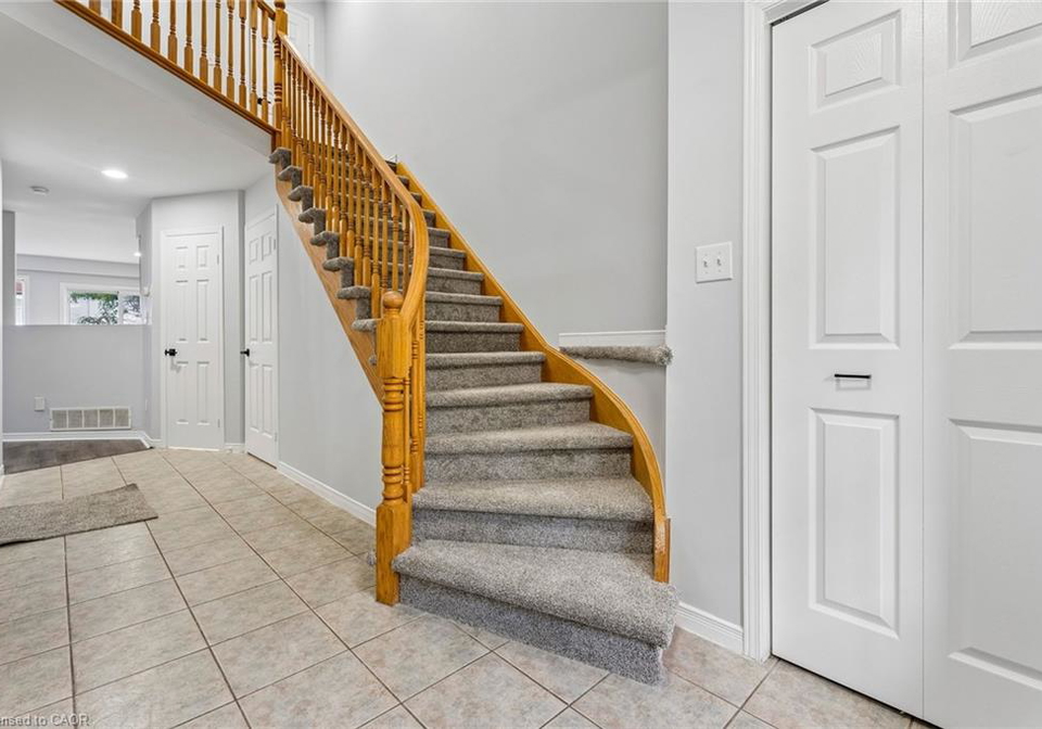 1860-upper-gage-avenue-hamilton-ontario-40856256