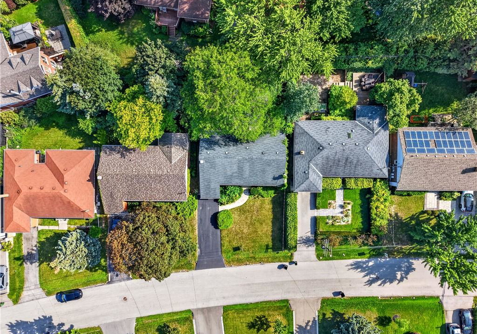 7-greening-crescent-etobicoke-ontario-40856317