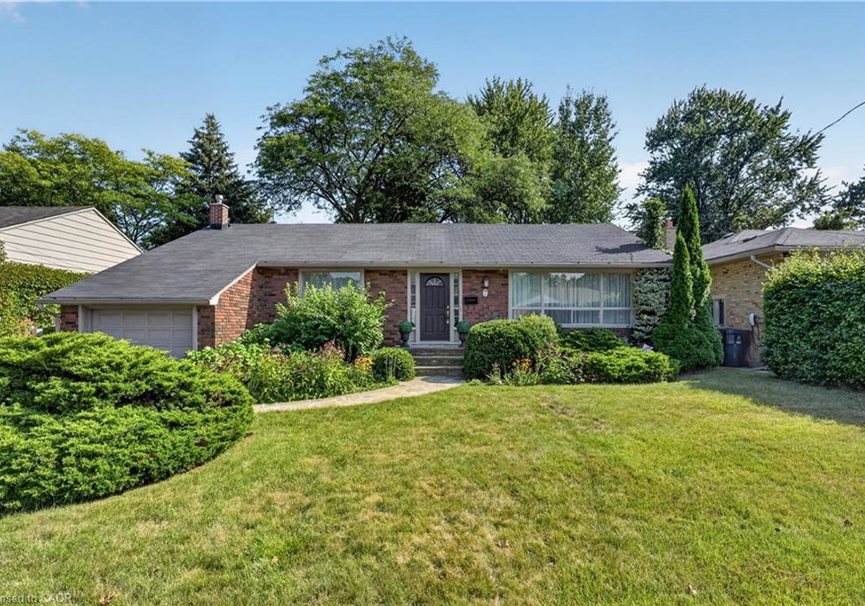 7-greening-crescent-etobicoke-ontario-40856317